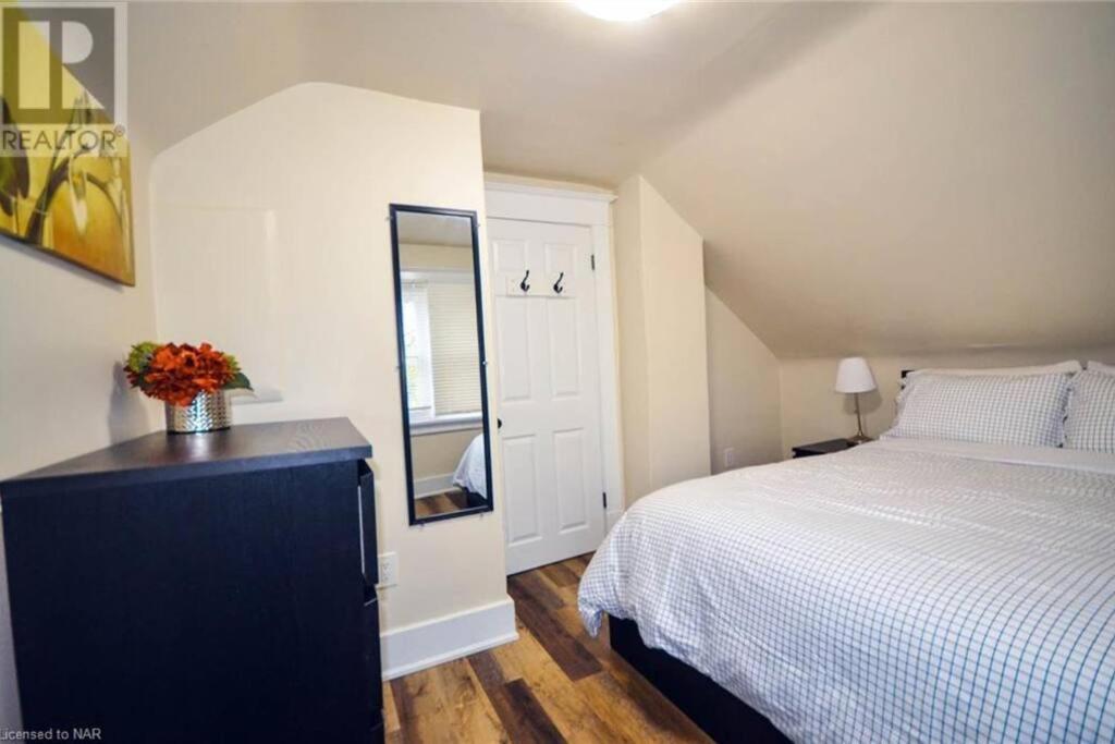 מפלי הניאגרה Cozy 3 Bedroom Downtown Cottage With Complimentary Breakfast Delivered Daily To The Rental מראה חיצוני תמונה