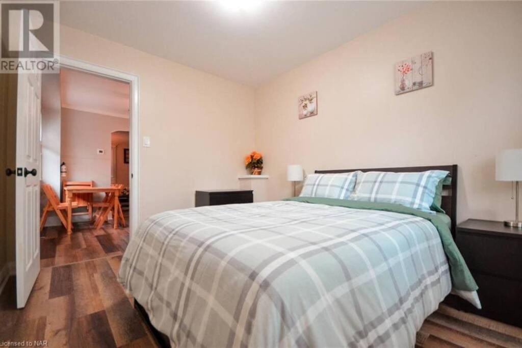 מפלי הניאגרה Cozy 3 Bedroom Downtown Cottage With Complimentary Breakfast Delivered Daily To The Rental מראה חיצוני תמונה